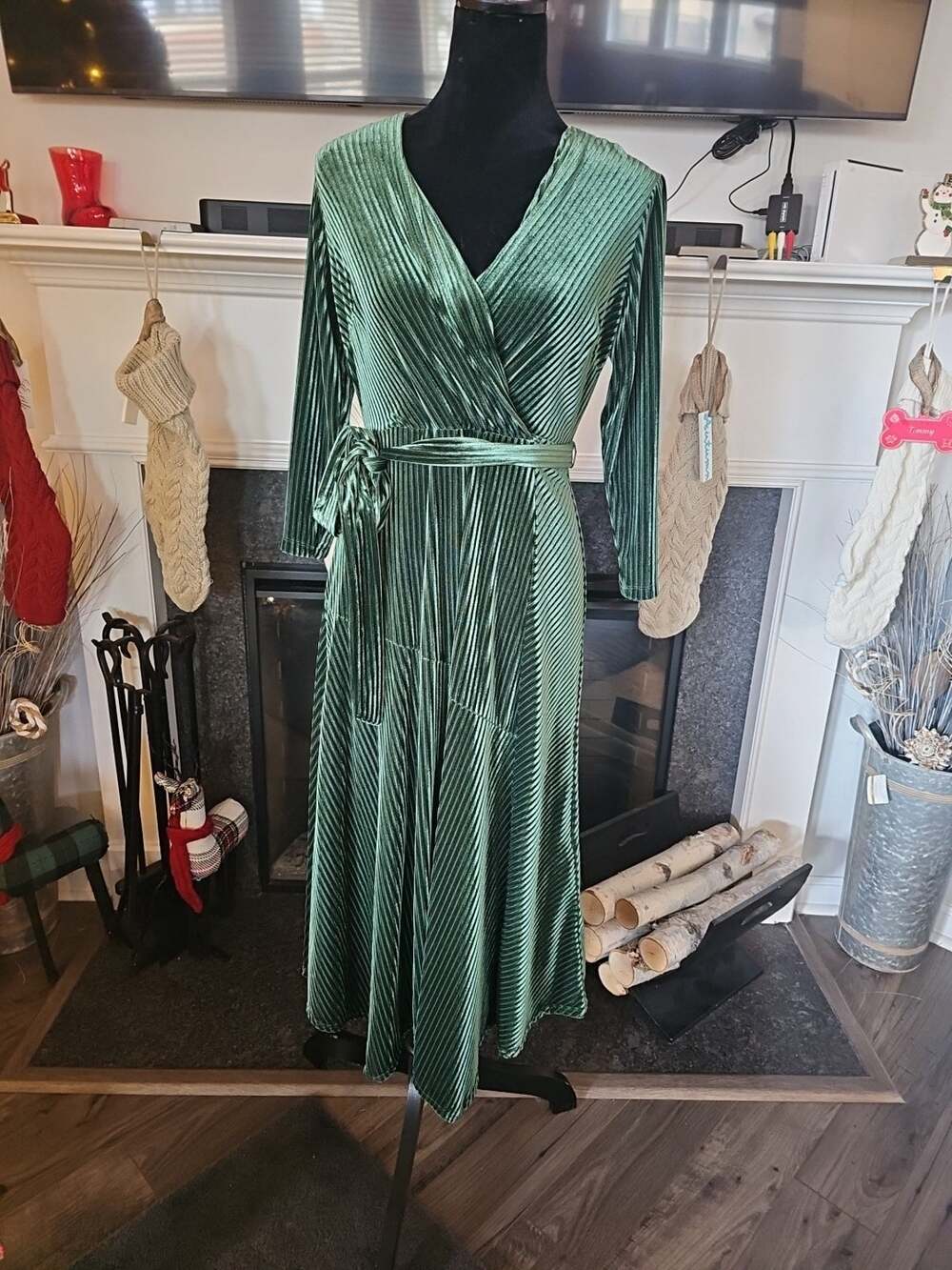 Maison Tara Dress Womens 4 Green Velour Midi Length Ribbed